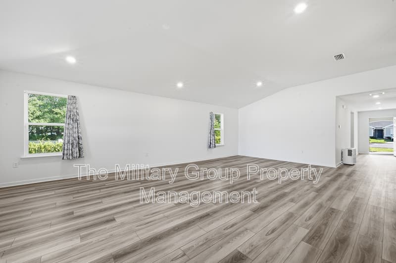 Jacksonville House: 6506 Sandler Lakes Drive