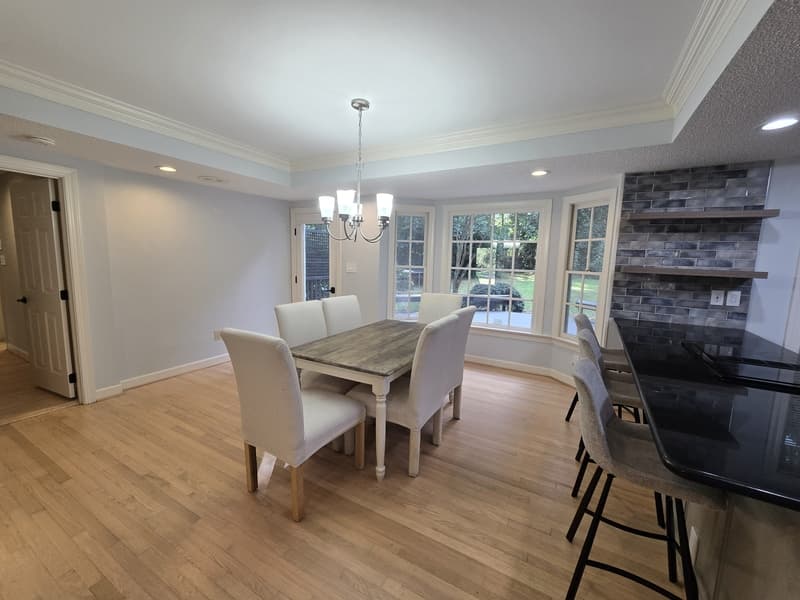 Raleigh House: 5516 Den Heider Way