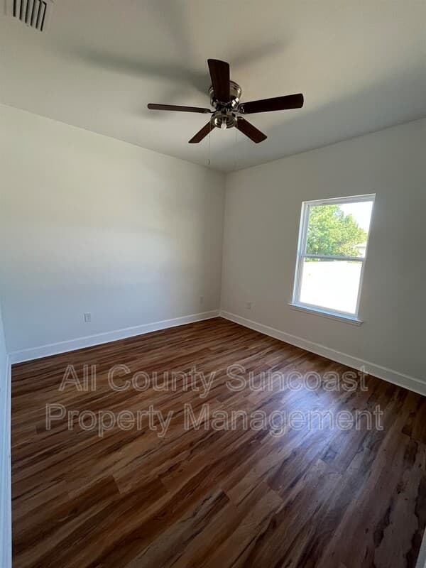 Monticello House: 325 Melrose Dr
