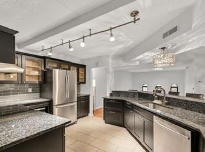 Milwaukee Condo: 108 W Wells St #2