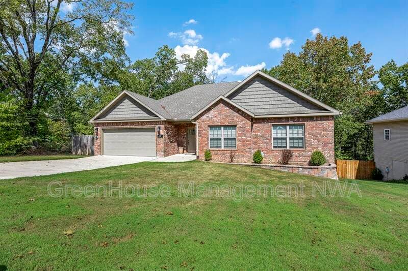 Bella Vista House: 28 Mills Dr