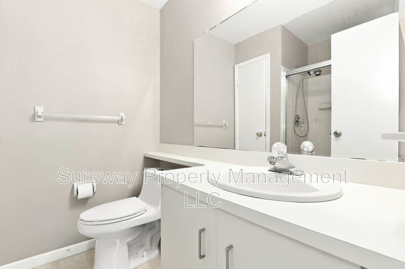 Sewell Condo: 727 Sedgewick Ct