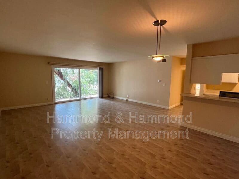 Sherman Oaks Condo: 15344 Weddington St.