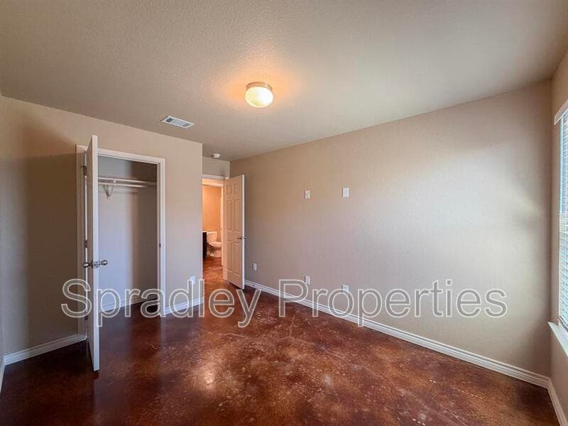 Belton Townhome: 1044B Edwards Dr