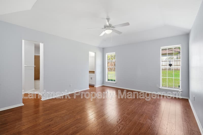 Arlington House: 5917 Pleasant Hill Drive