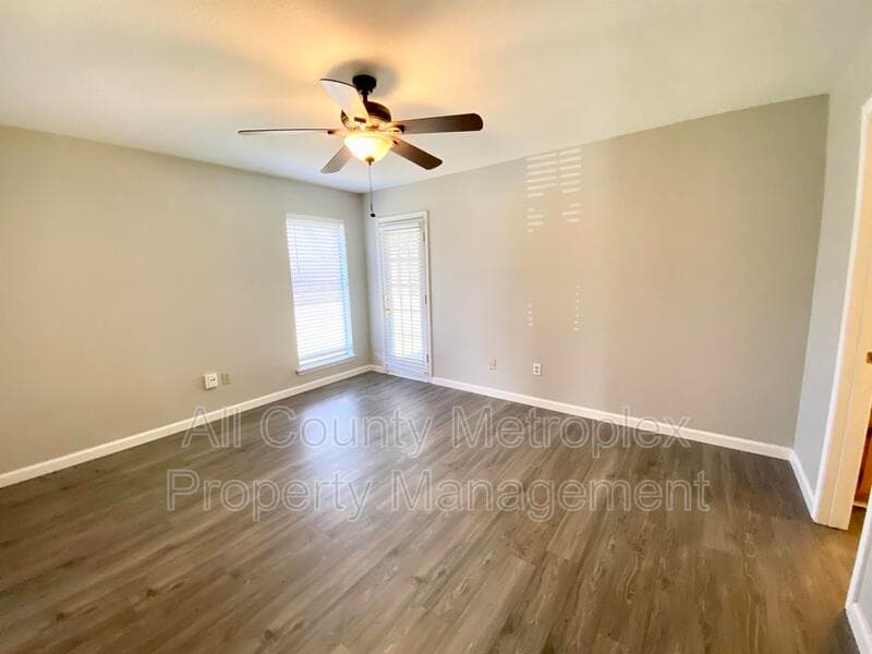Arlington House: 3809 Tamarron Ln