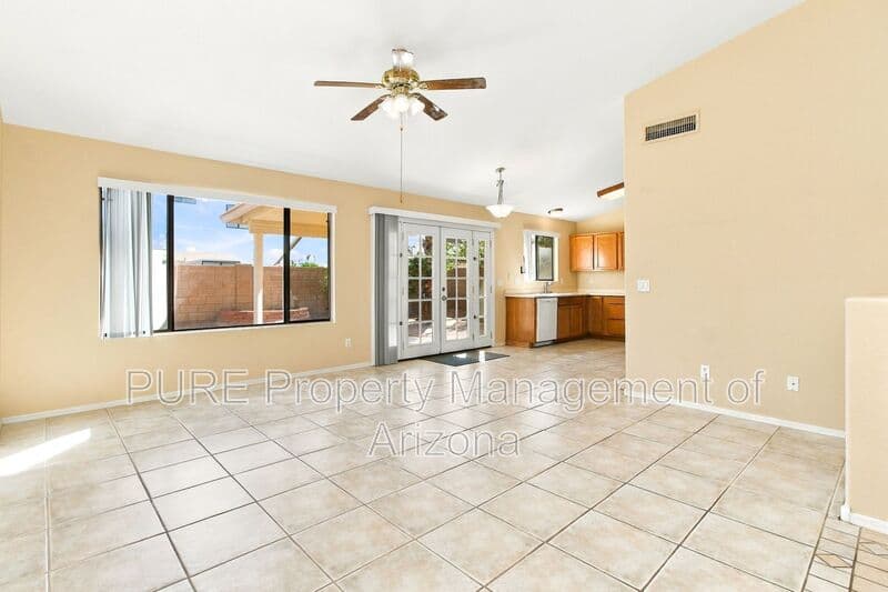 Gilbert House: 507 W Horseshoe Ave