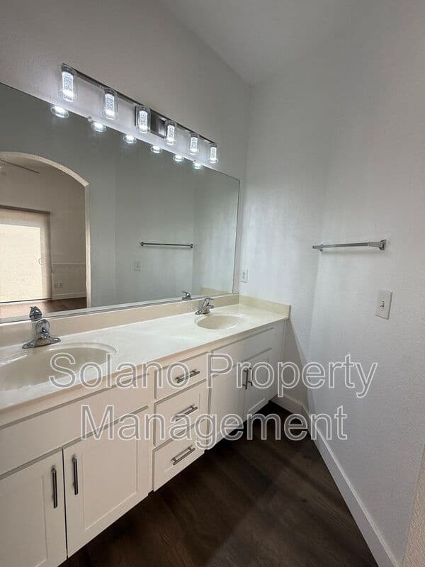 Dixon House: 1030 Windmill Dr