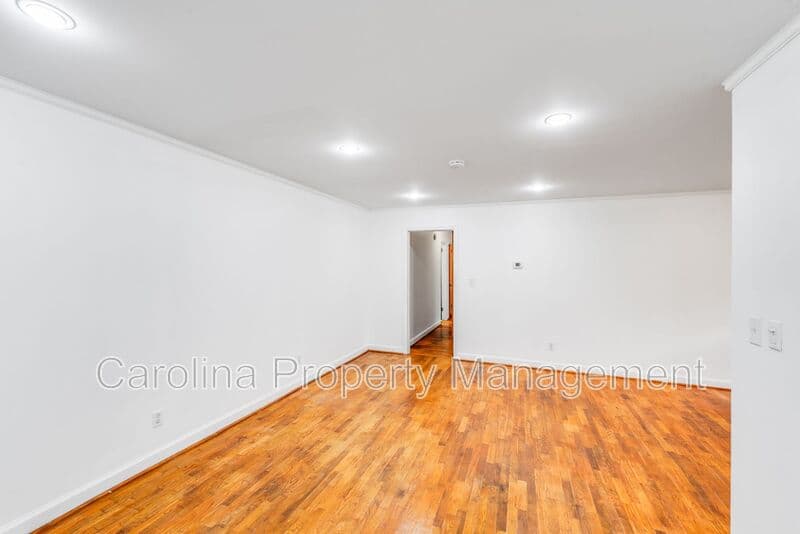 Gastonia House: 405-B W. Harvie Ave.