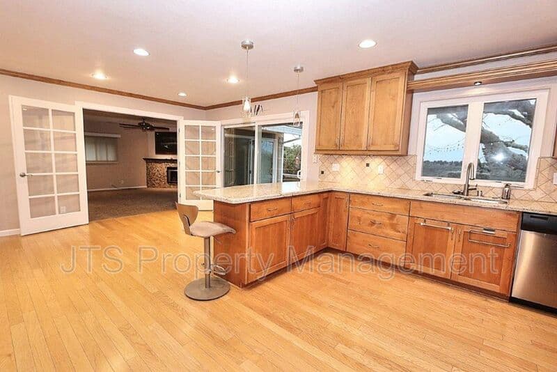 Fair Oaks House: 8520 Emperor Drive