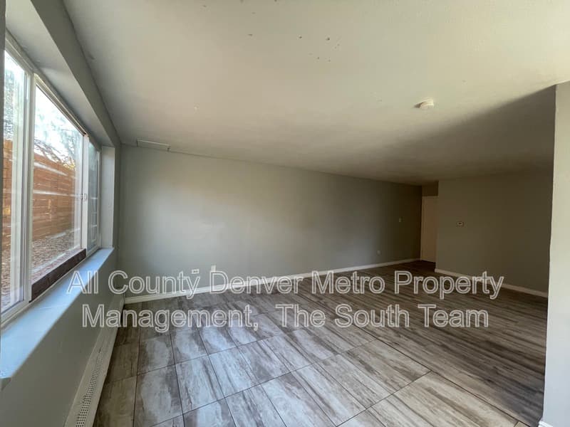 Aurora Condo: 1590 Clinton St