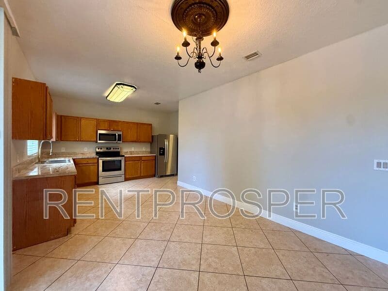 Melbourne House: 4275 Canby Drive