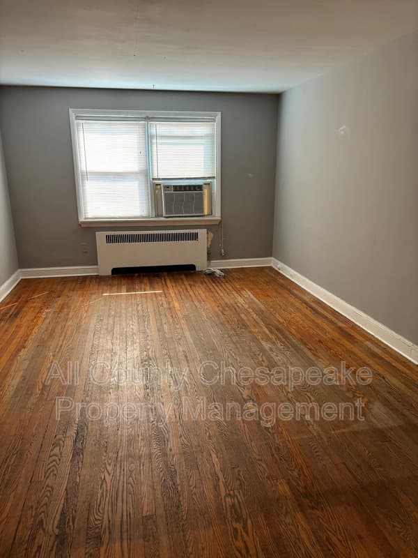 Dundalk Condo: 15 Center Pl