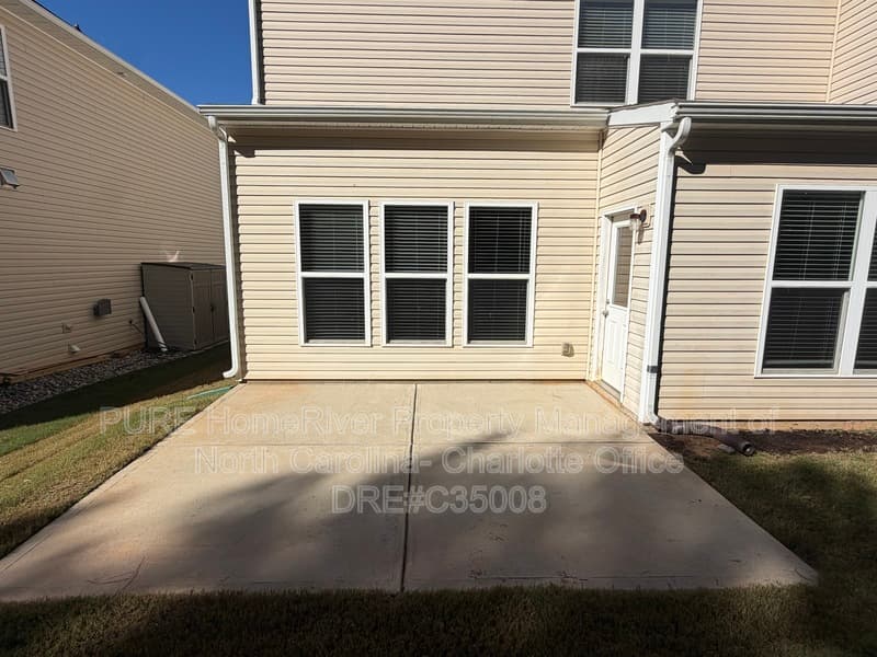 Mooresville House: 150 Farmers Folly Drive