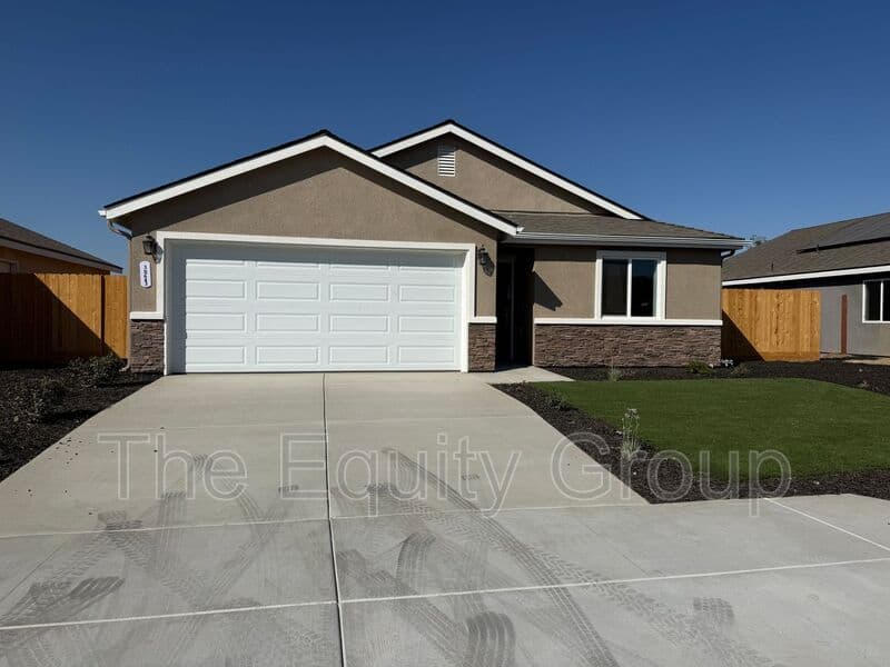 Visalia House: 30643 Marigold Road