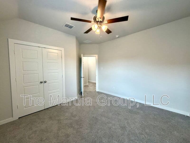 Waxahachie House: 588 Moonrise St