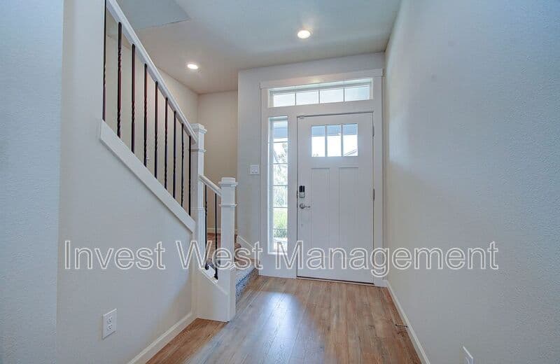 Camas House: 6834 N 89 Loop