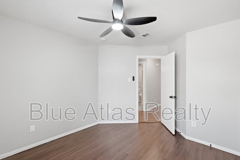 Little Elm House: 1012 Waterview Drive