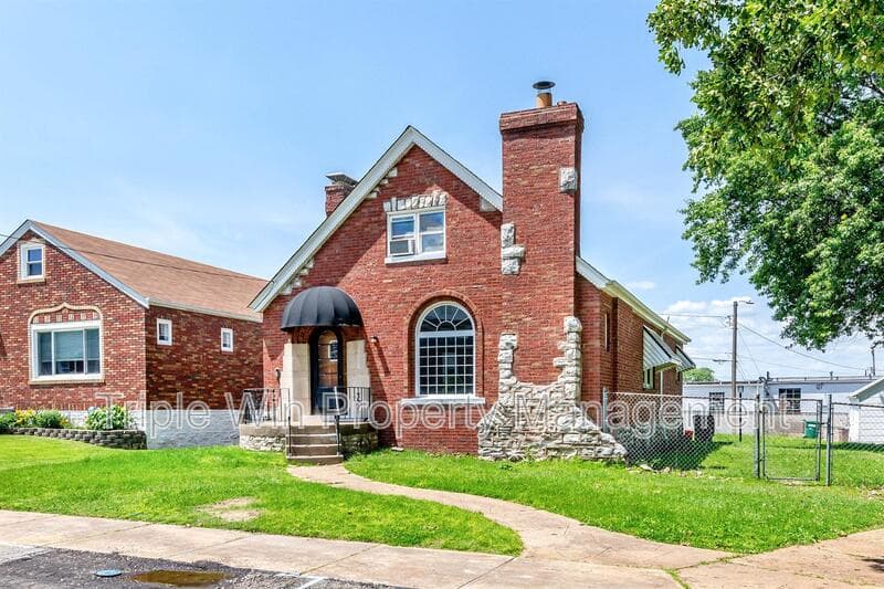 Saint Louis House: 8601 Virgil Ave