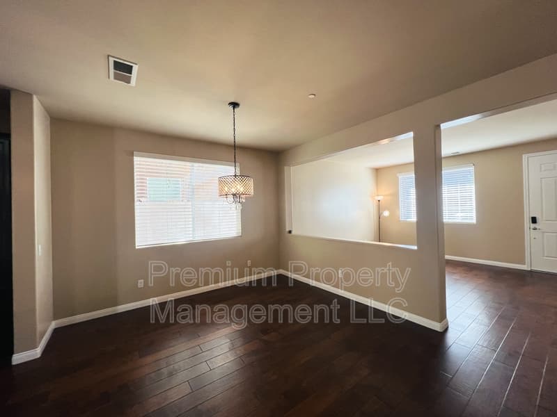 Bakersfield House: 8316 Prentice Hall Drive