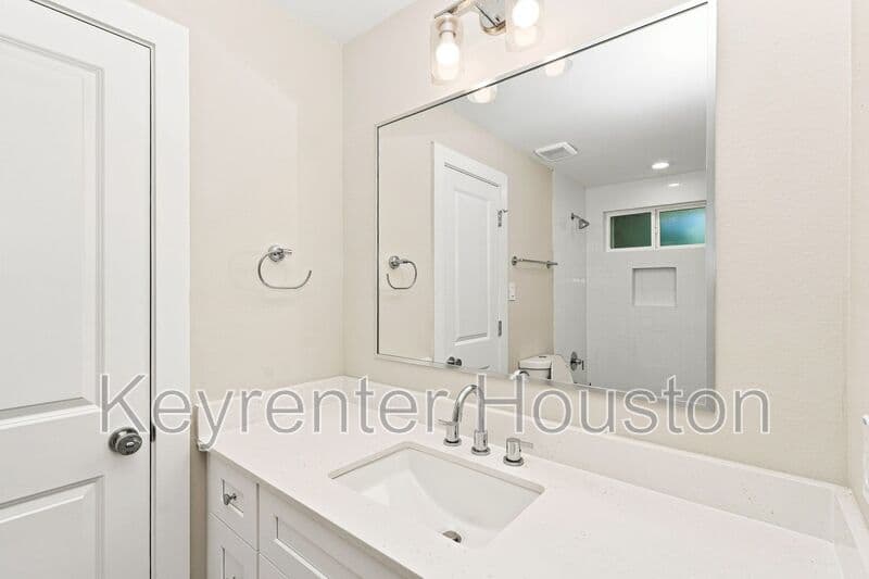 Houston House: 8316 Curry Rd.