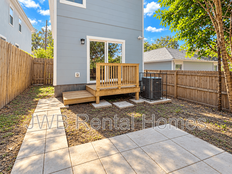 Jacksonville House: 8585 Jasper Ave