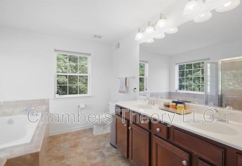 Woodbridge House: 3324 Eagle Ridge Dr