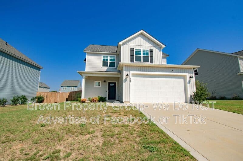 Raeford House: 157 Easy St