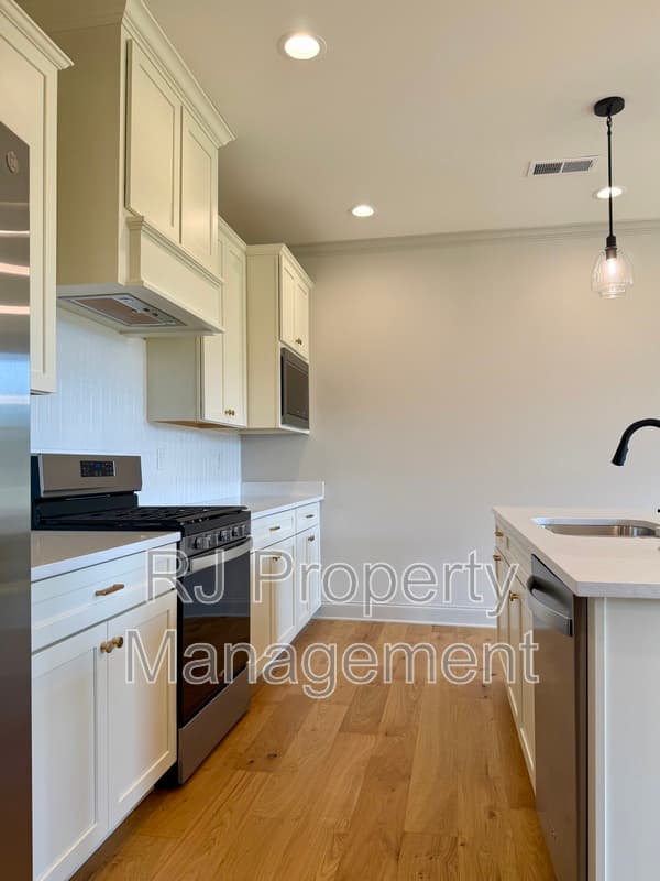 Collierville Townhome: 924 Aldwick Dr