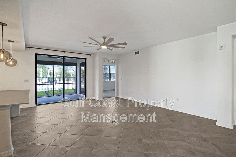 Sarasota House: 5703 North Honore Avenue