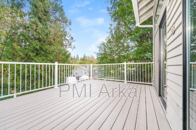 Kirkland House: 11818 NE 105th Ct