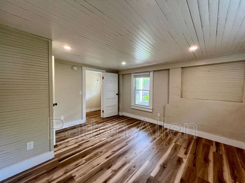 Asheville Condo: 20 Rector St
