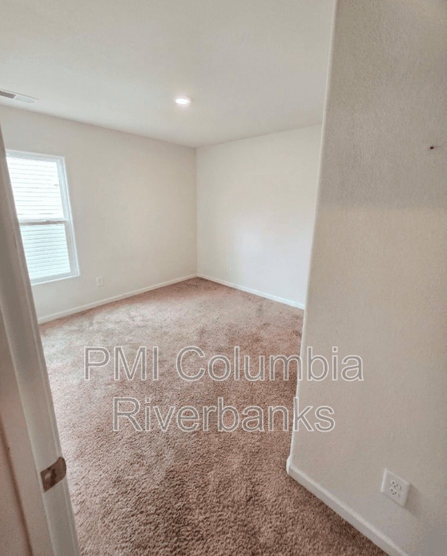 Elgin House: 218 Sundew Rd
