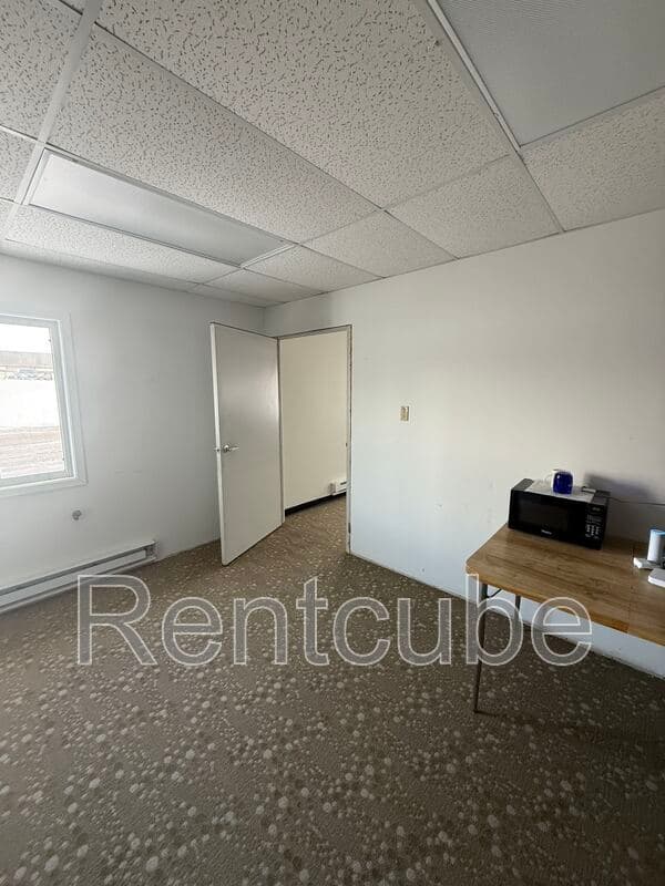 Dubuque House: 1820 Radford Rd