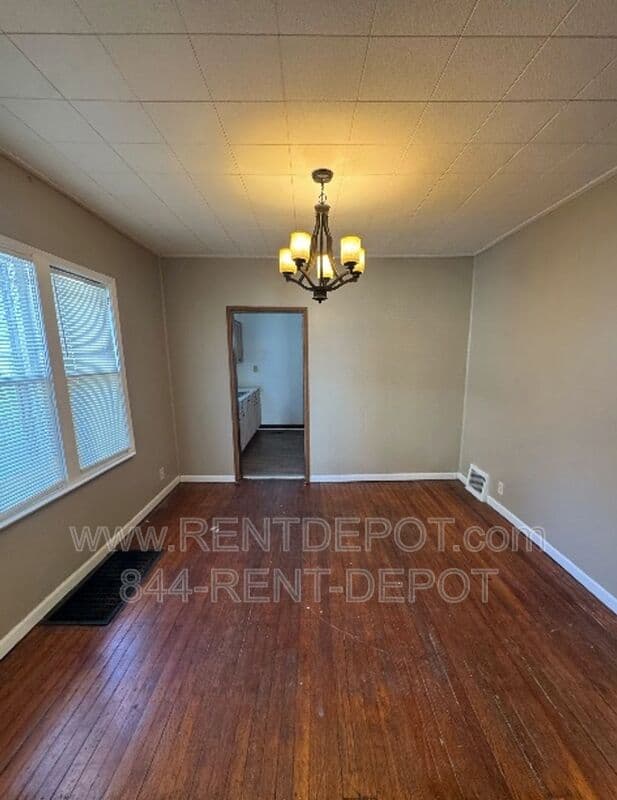Evansville House: 1108 S. Harlan Ave