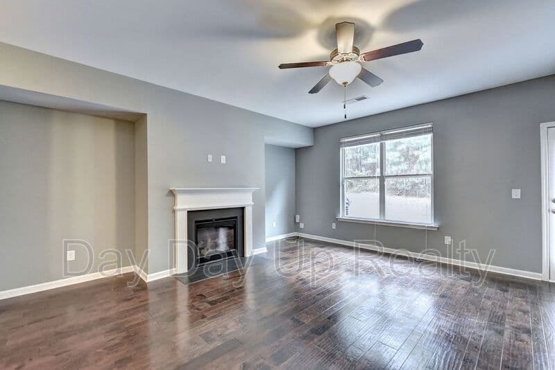 Suwanee House: 5605 Bright Cross Way