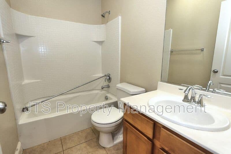 Orangevale House: 9041 Crescenda Lane