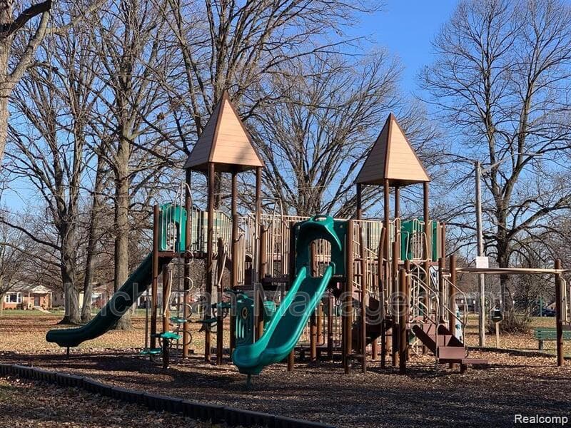 Allen Park Condo: 19220 Wick Rd