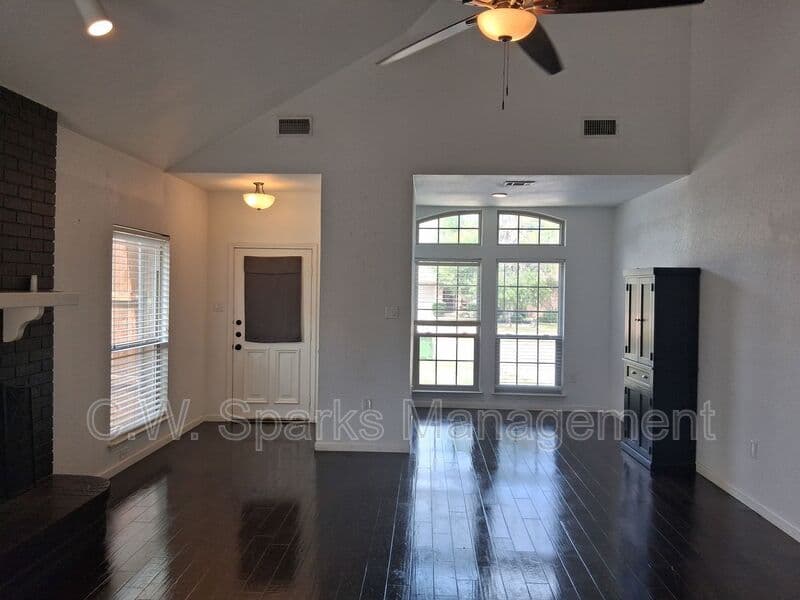 Grapevine House: 1503 Laguna Vista Way