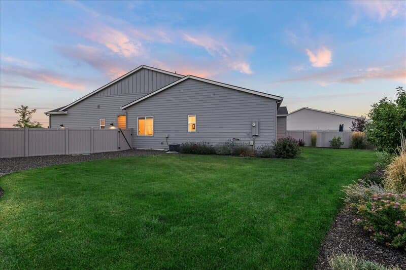 Star House: 2218 North Leatherwood Avenue