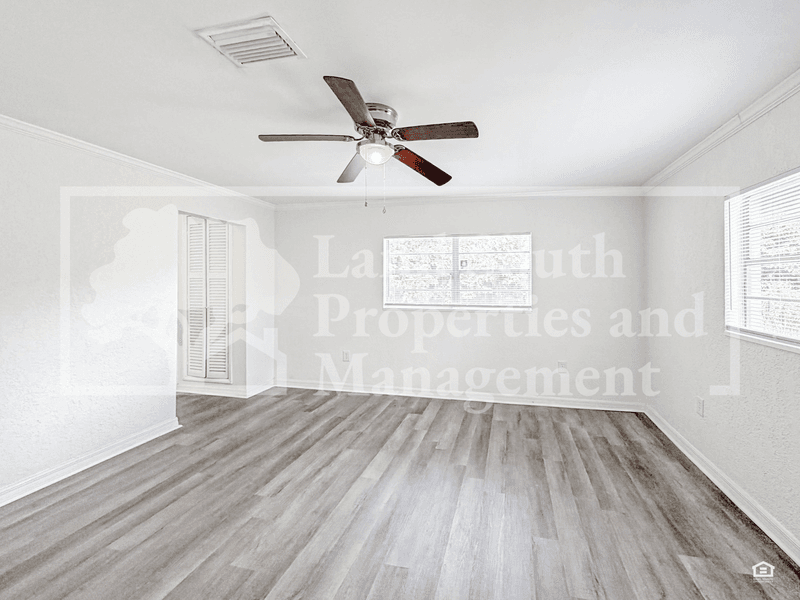 Lakeland House: 2152 Colonial Avenue