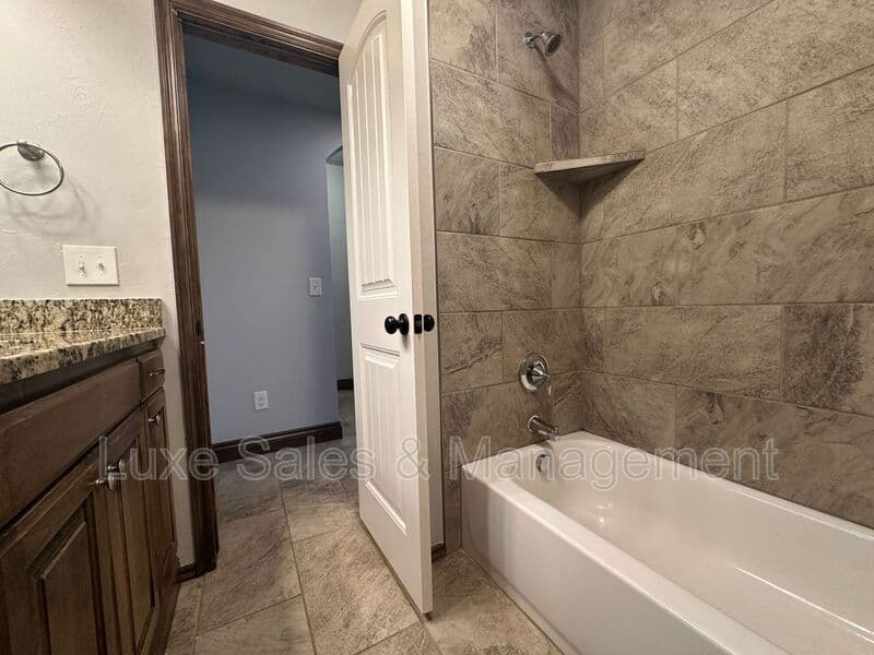 Piedmont House: 14008 Northwood Village Dr