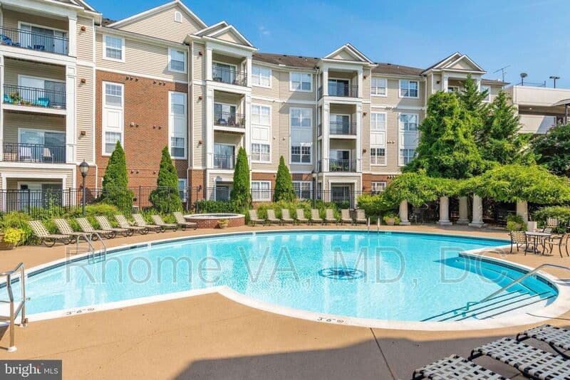 Herndon Condo: 12937 Centre Park Cir