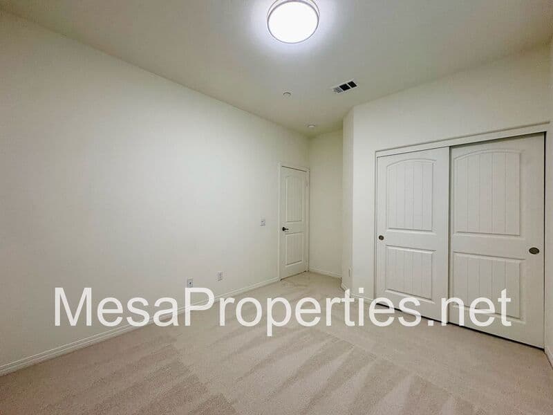 Ontario House: 3244 E Yellowstone Drive