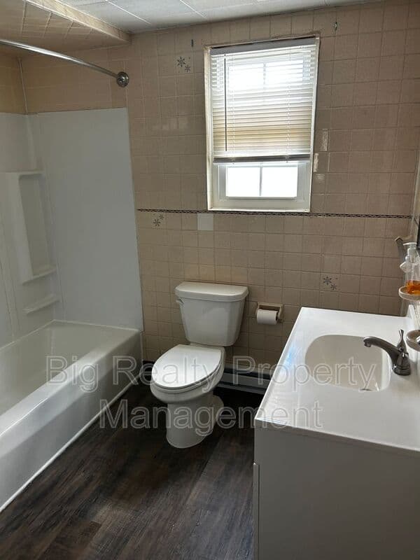 Spring City House: 88 N Main St
