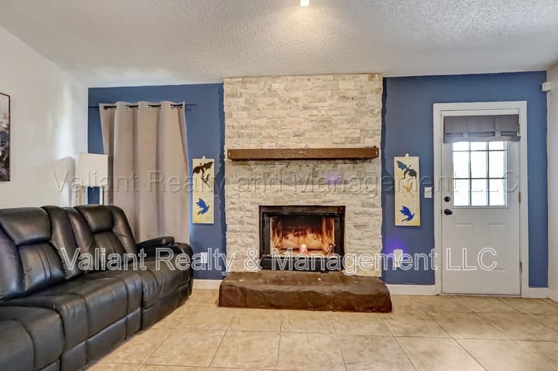 Jacksonville House: 5286 Julington Creek Road