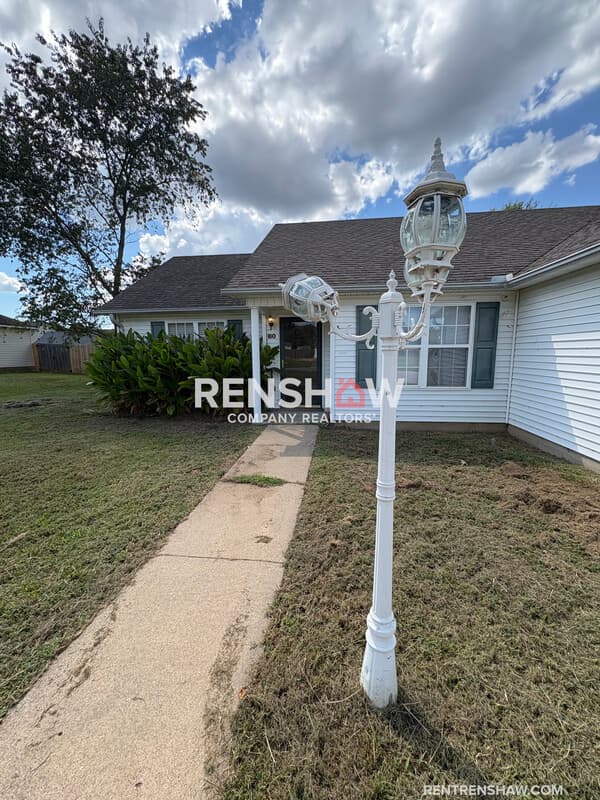 Bells House: 80 Taylor Dr