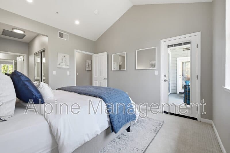 East Palo Alto Condo: 1982 West Bayshore Road - Main