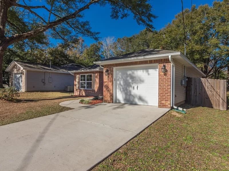 Crestview House: 407 East Field Avenue