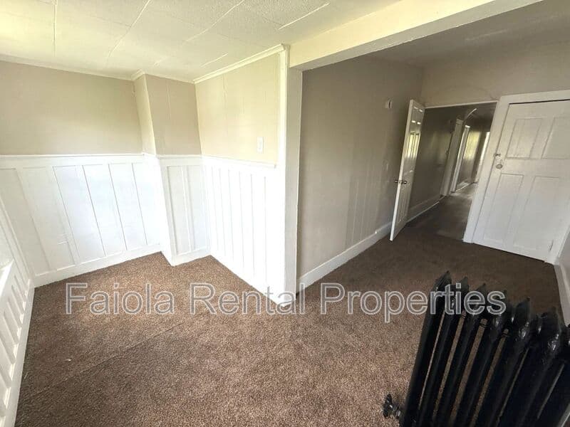 Millville House: 230 N 3rd Street